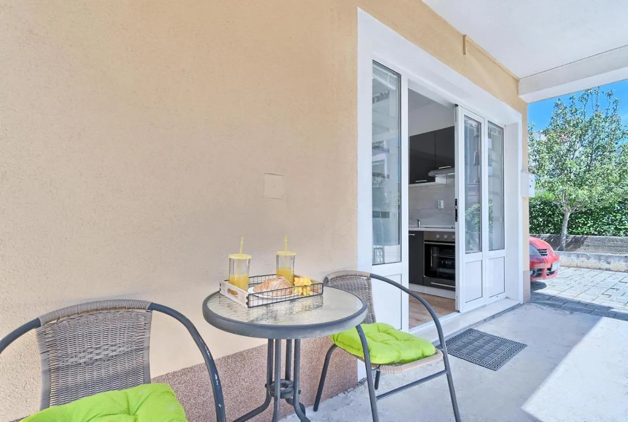 Apartment In Kastel Luksic With Terrace, Air Conditioning, W-Lan, Washing Machine 5107-2 Kaštela
