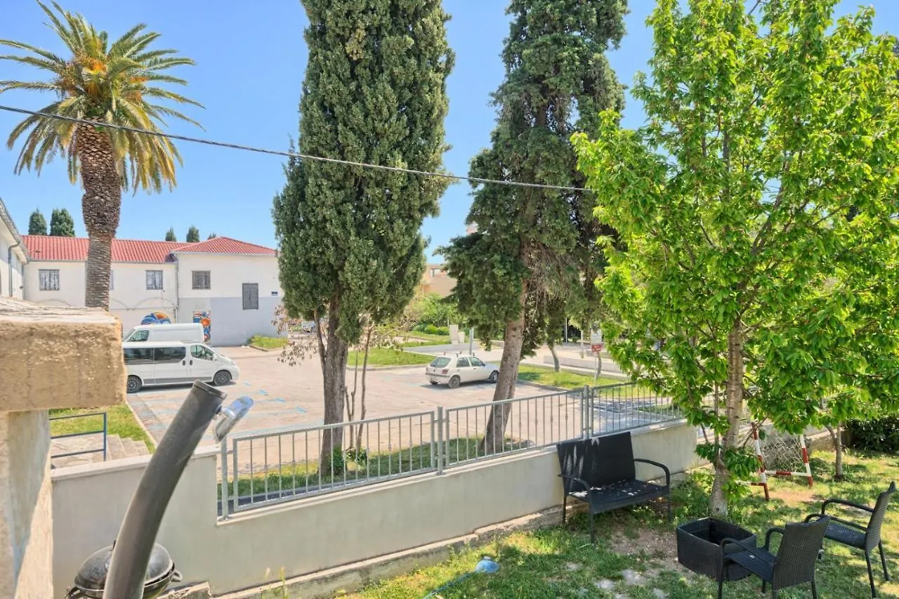 Apartment In Kastel Luksic With Terrace, Air Conditioning, W-Lan, Washing Machine 5107-2 Kastela