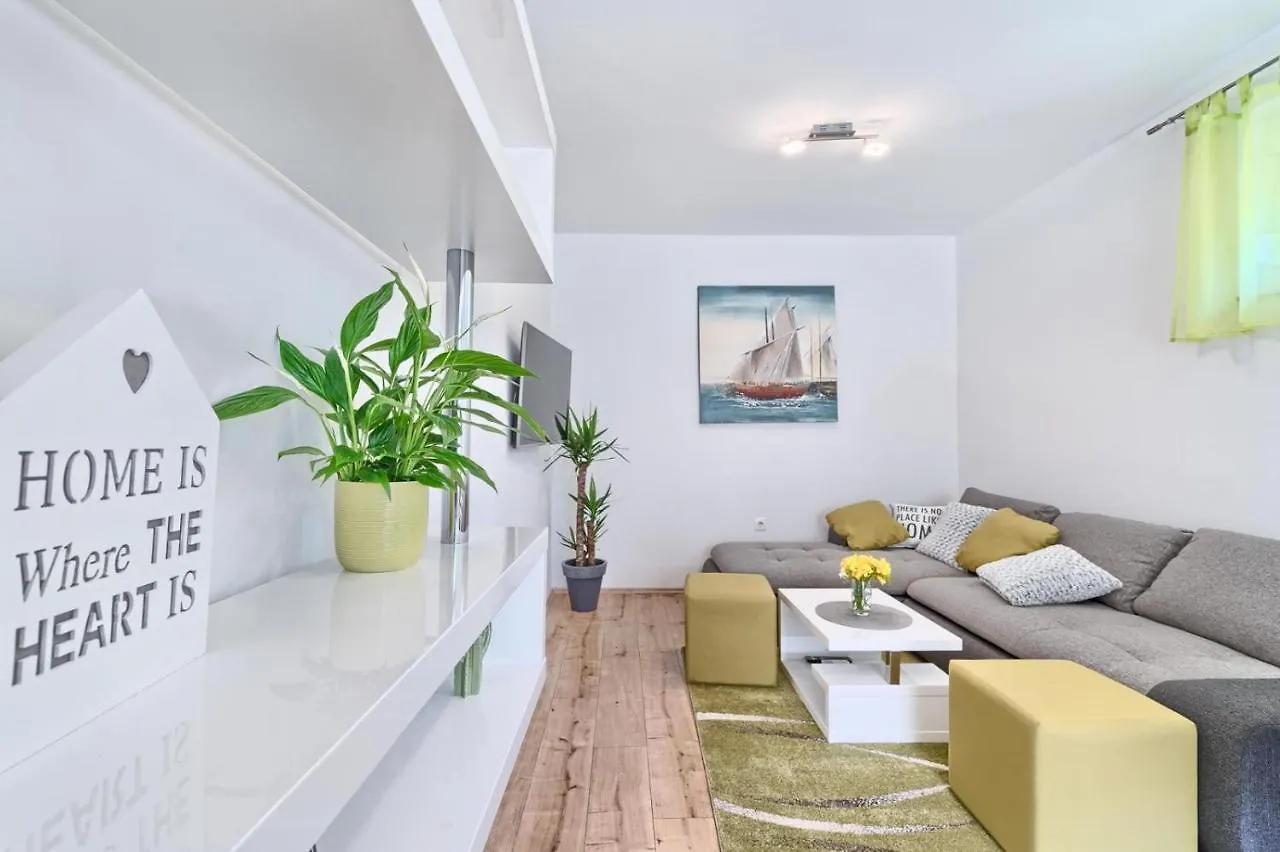 Apartment In Kastel Luksic With Terrace, Air Conditioning, W-Lan, Washing Machine 5107-2 Kaštela 크로아티아