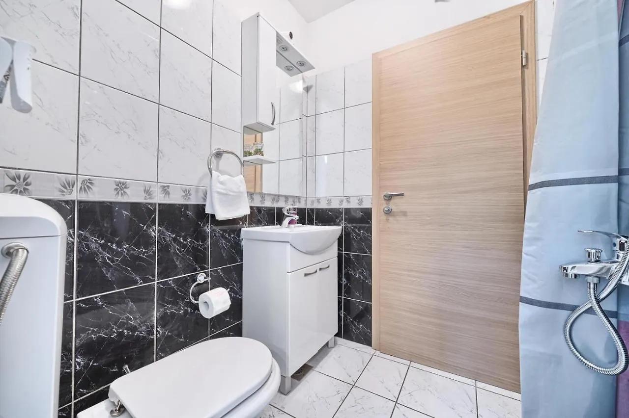 Apartment In Kastel Luksic With Terrace, Air Conditioning, W-Lan, Washing Machine 5107-2 Kaštela