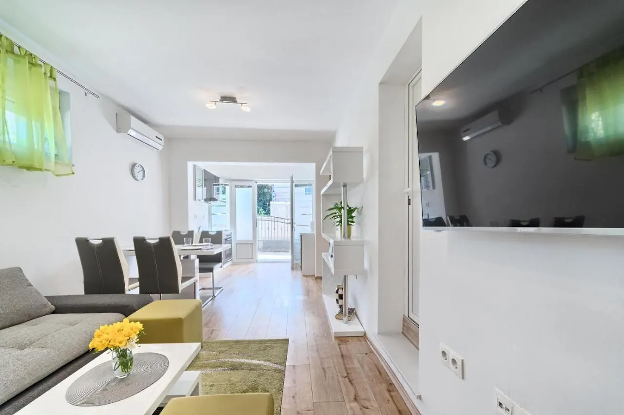 Apartment In Kastel Luksic With Terrace, Air Conditioning, W-Lan, Washing Machine 5107-2 Kaštela