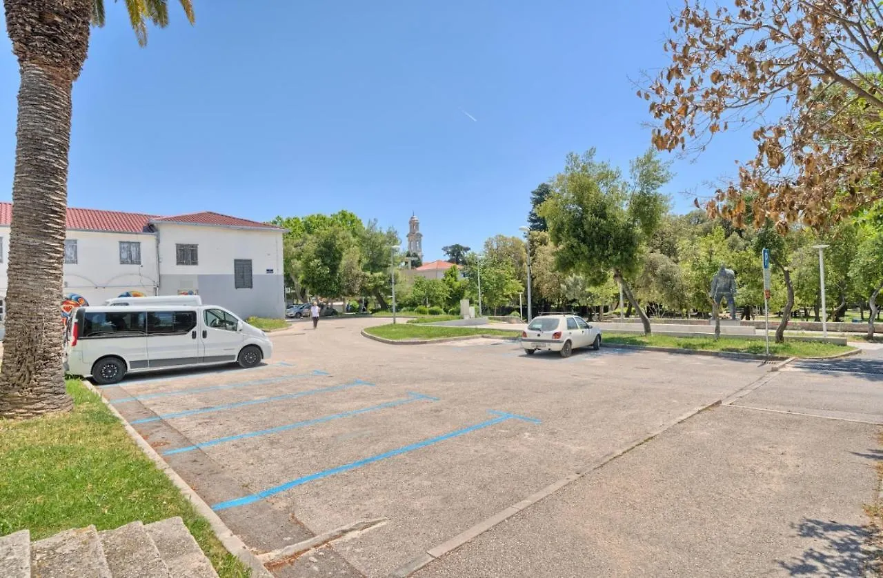 Apartment In Kastel Luksic With Terrace, Air Conditioning, W-Lan, Washing Machine 5107-2 Kastela