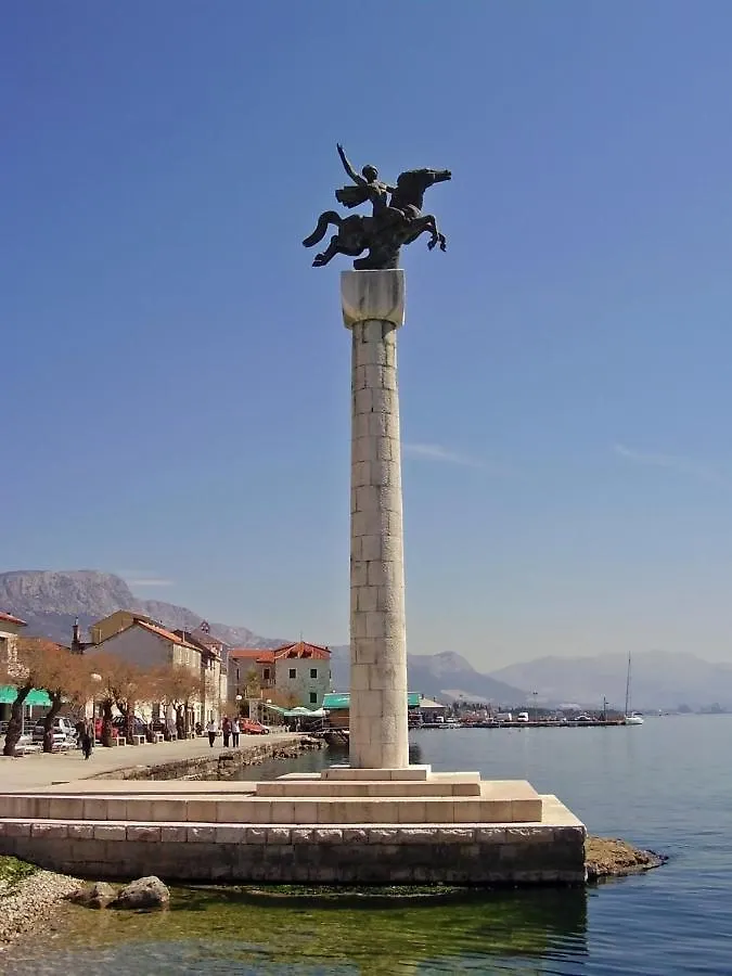 Apartment In Kastel Luksic With Terrace, Air Conditioning, W-Lan, Washing Machine 5107-2 Kastela