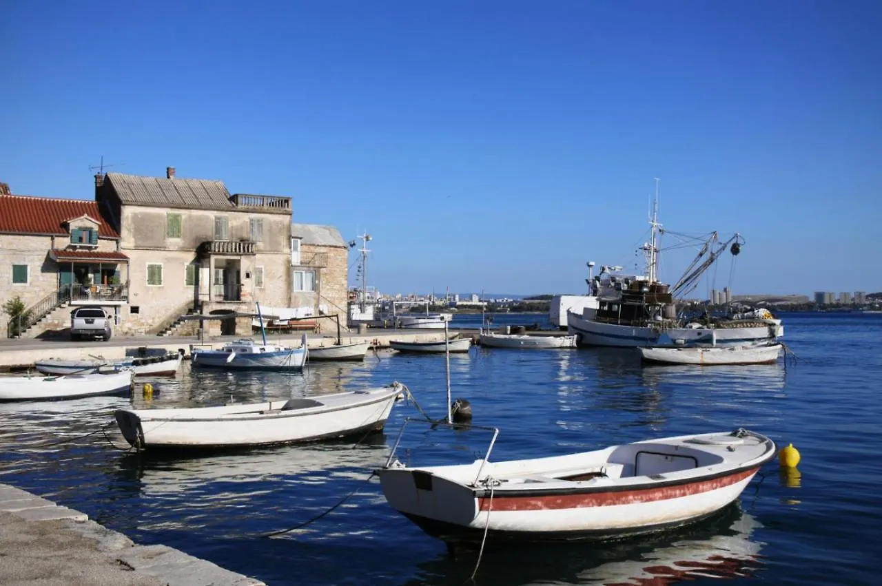 Apartment In Kastel Luksic With Terrace, Air Conditioning, W-Lan, Washing Machine 5107-2 Kaštela