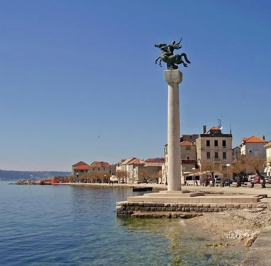 Apartment In Kastel Luksic With Terrace, Air Conditioning, W-Lan, Washing Machine 5107-2 Kastela