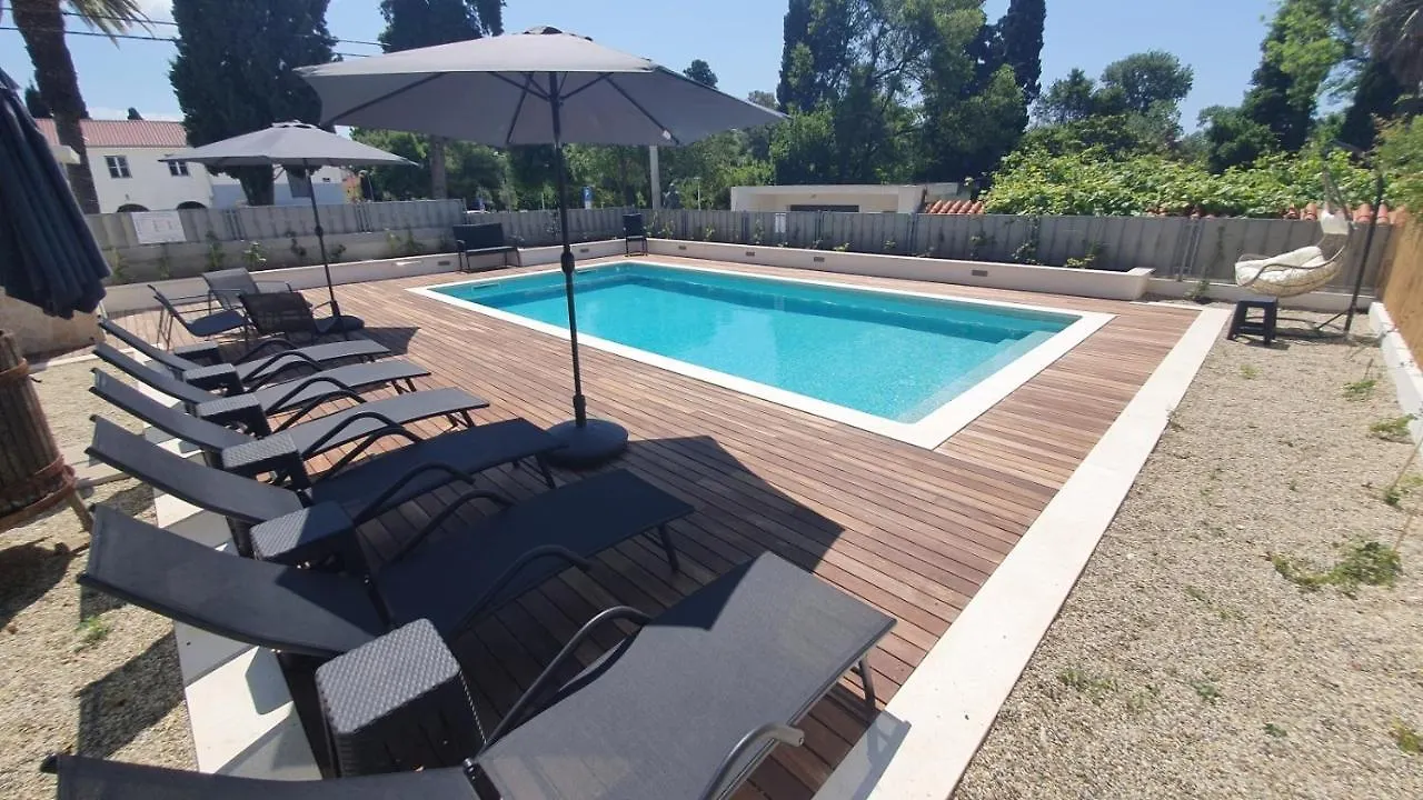Apartment In Kastel Luksic With Terrace, Air Conditioning, W-Lan, Washing Machine 5107-2 Kastela 0*,