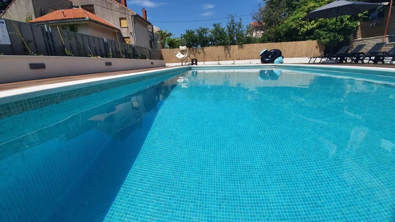 Apartment In Kastel Luksic With Terrace, Air Conditioning, W-Lan, Washing Machine 5107-2 Kastela 0*,  Croatia
