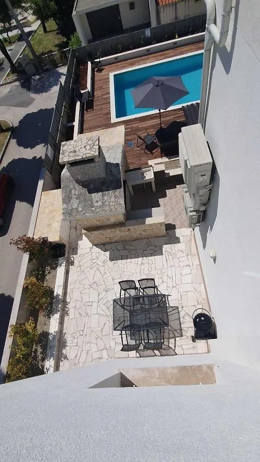 Apartment In Kastel Luksic With Terrace, Air Conditioning, W-Lan, Washing Machine 5107-2 Kastela 0*,  Croatia