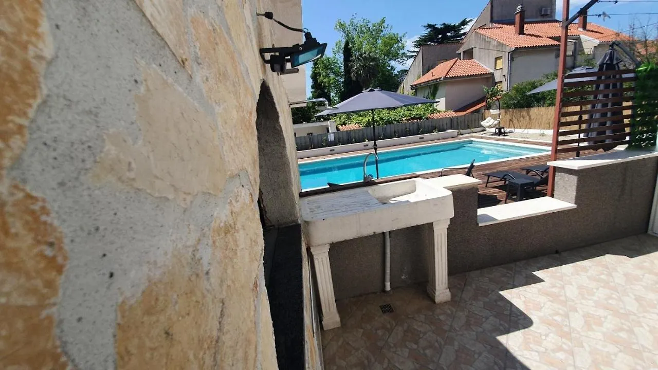 Apartment In Kastel Luksic With Terrace, Air Conditioning, W-Lan, Washing Machine 5107-2 Kastela Croatia