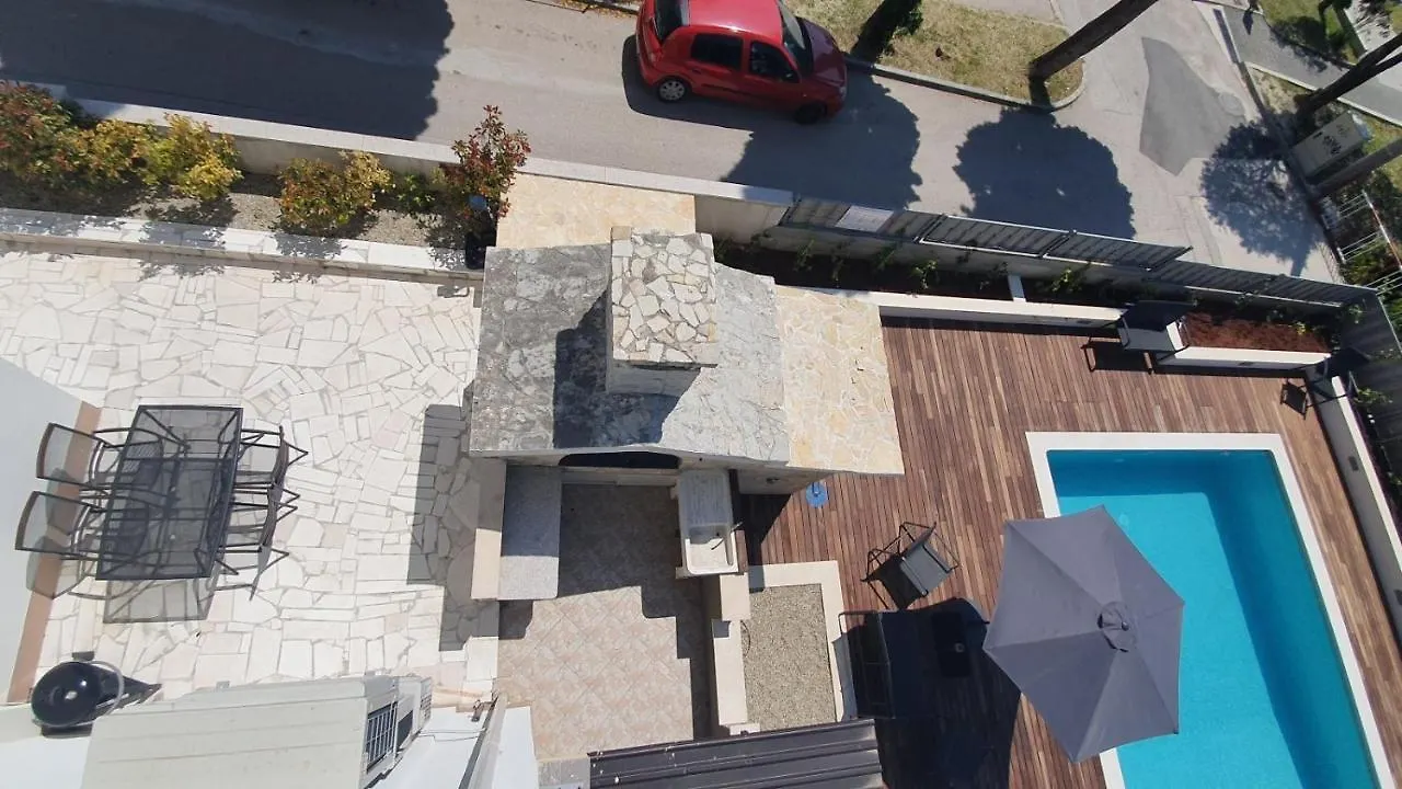Apartment In Kastel Luksic With Terrace, Air Conditioning, W-Lan, Washing Machine 5107-2 Kaštela